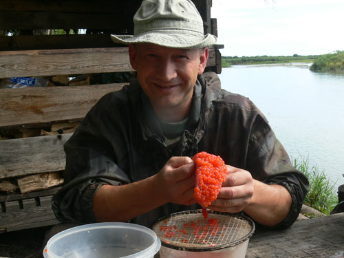 Приготовление красной икры - рыбалка на Камчатке