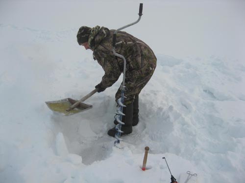 Бурение лунок в толстом льду нат рыбалке
